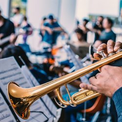 Nahaufname Trompete im Orchester